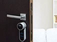 serrure connectee entr vachette à Sainte Maxime